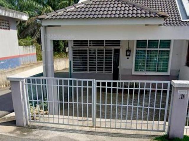 Terraced House for sale in Malaka