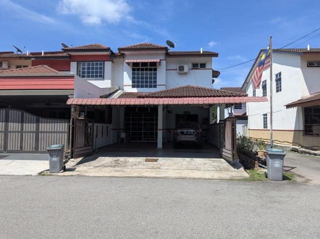 Terraced House for sale in Malaka