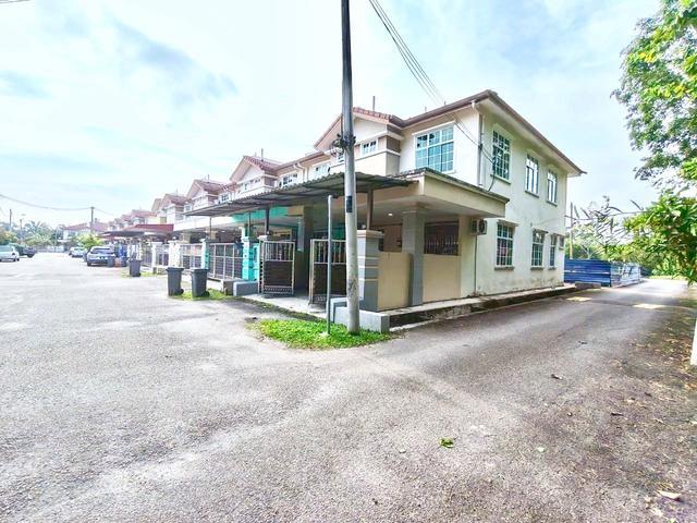Terraced House for sale in Malaka