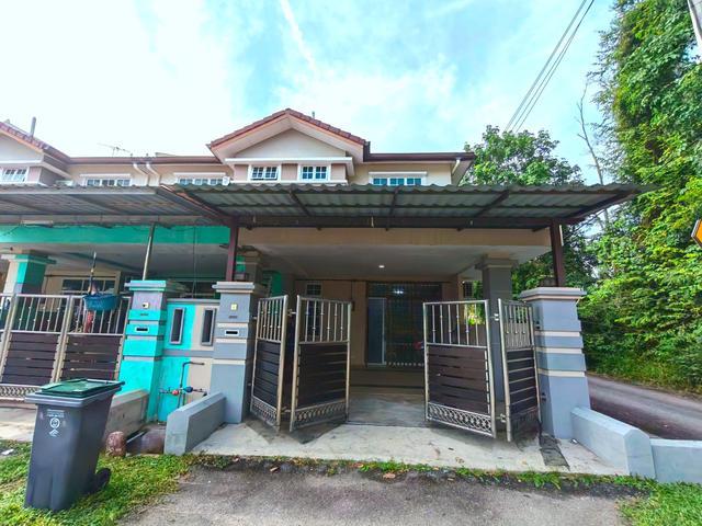 Terraced House for sale in Malaka