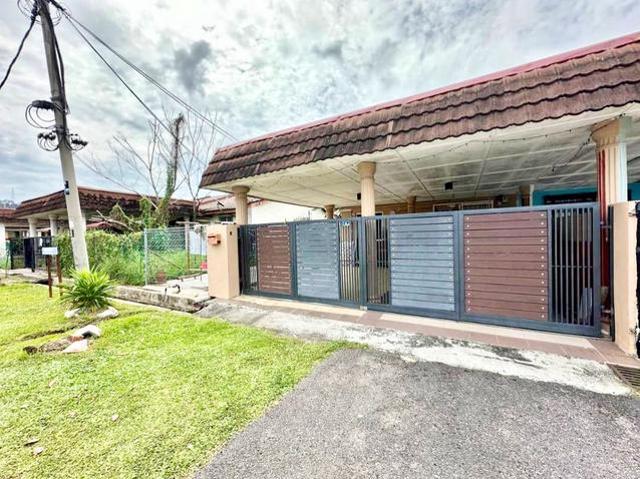 Terraced House for sale in Malaka