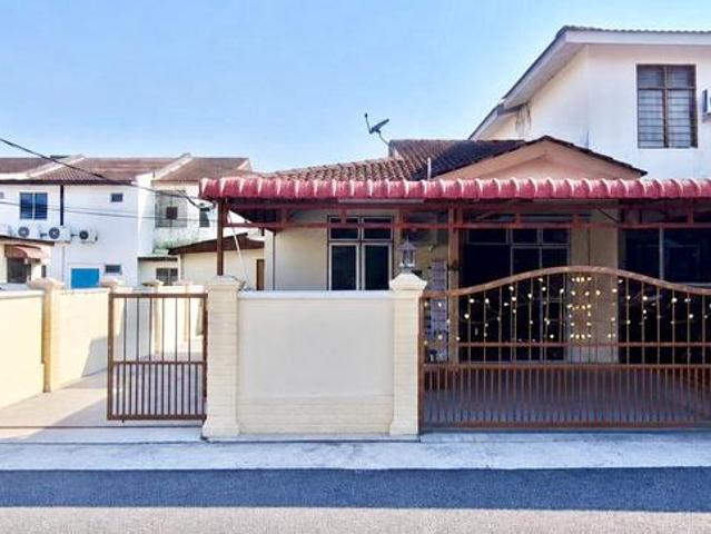 Terraced House for sale in Malaka
