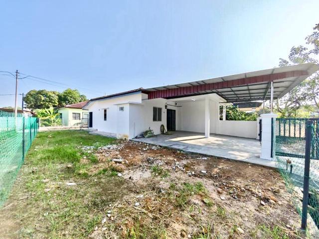 Terraced House for sale in Malaka