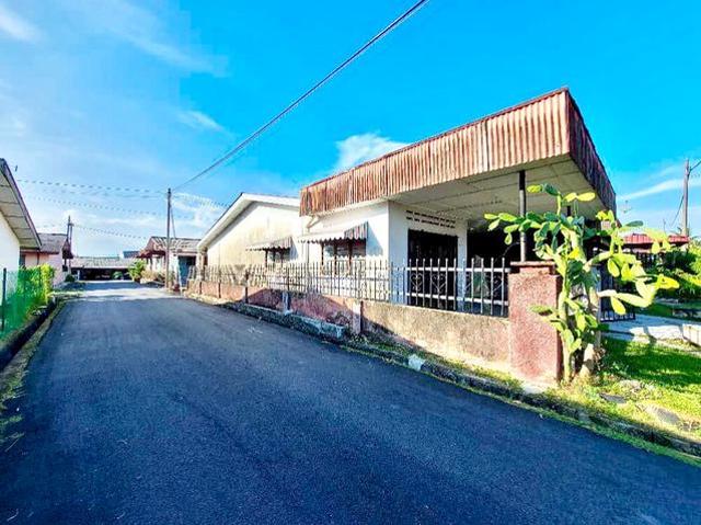 Terraced House for sale in Malaka