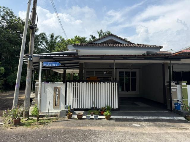 Terraced House for sale in Malaka