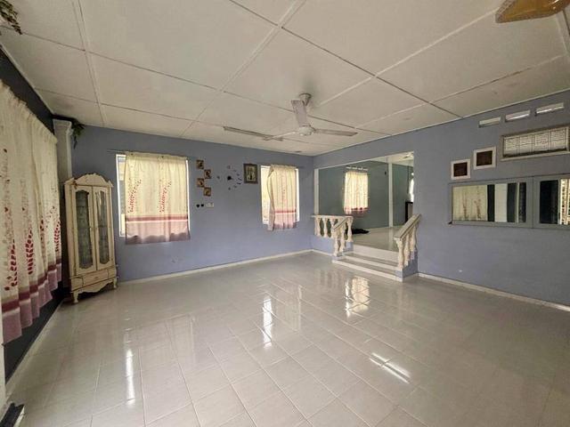 Terraced House for sale in Malaka