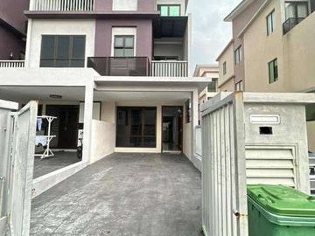 Townhouse for rent in Kajang, Langat