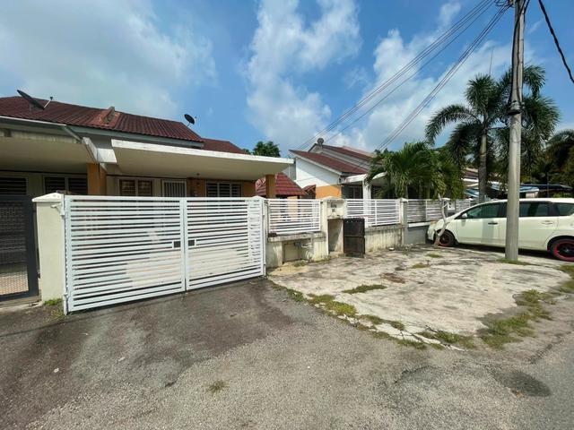 Terraced House for sale in Tanjong Sepat, Selangor