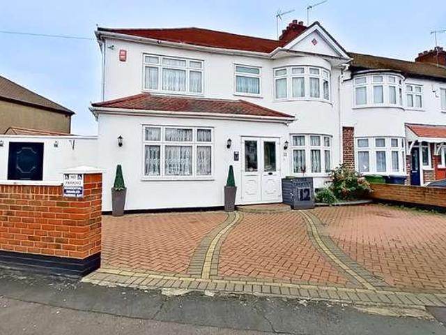 Cottage for sale in Broxbourne, Hertfordshire