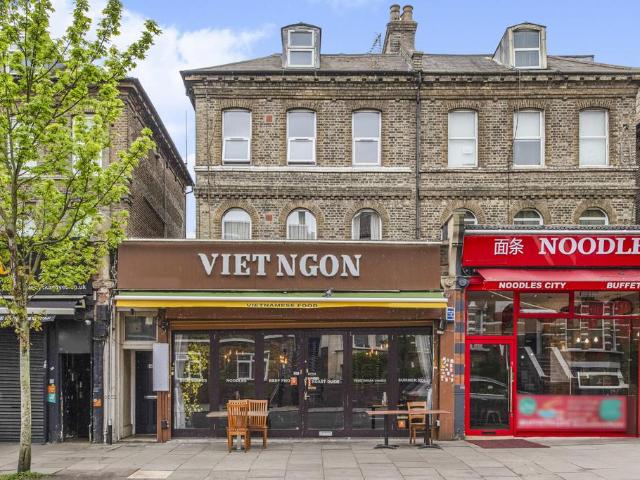 House for sale in Stroud Green, Greater London