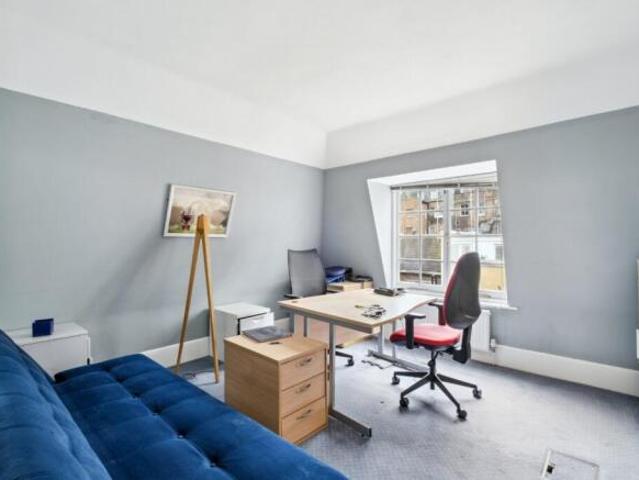 Cottage for sale in Mayfair, Greater London