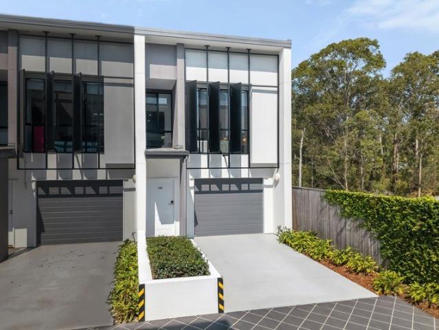 Townhouse for sale in Everton Hills, Greater Brisbane