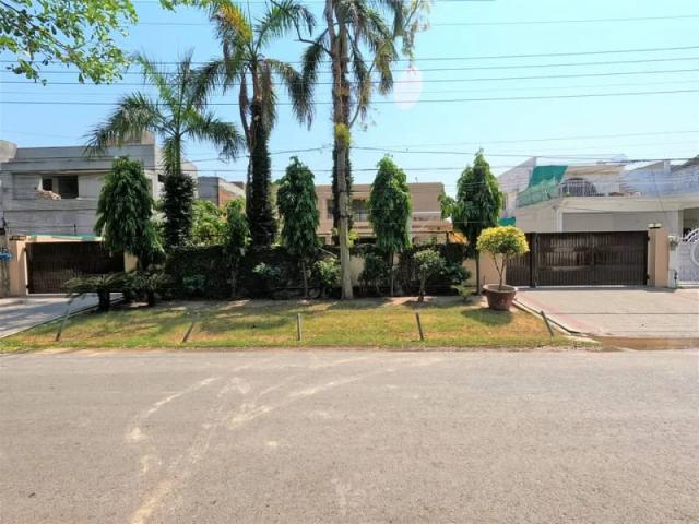 House for sale in Model Town