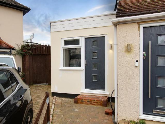 Studio for rent in Broxbourne, Hertfordshire