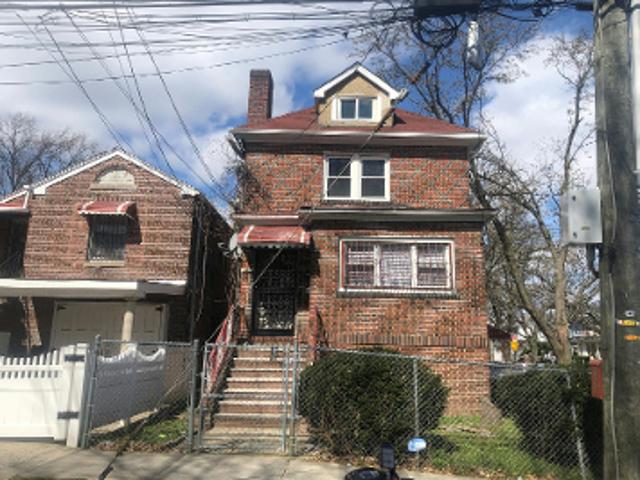 House for sale in The Bronx, Arverne