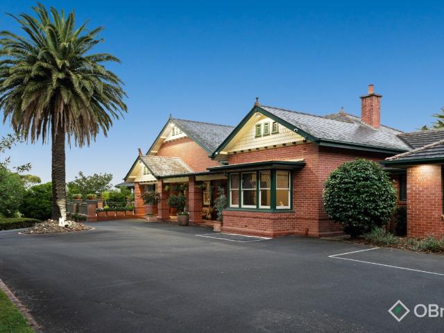 House for sale in Beaconsfield Upper