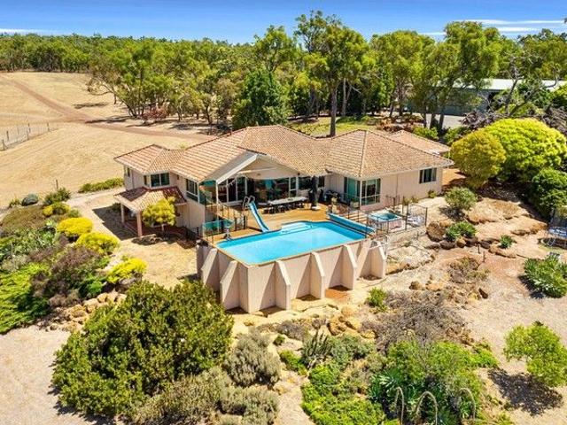 Cottage for sale in Yoganup, Western Australia