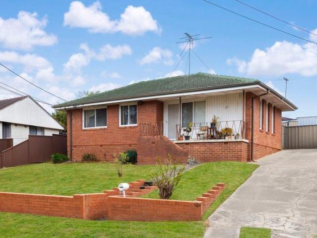 House for sale in Busby