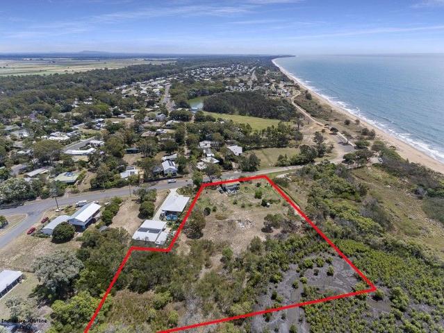 Cottage for sale in Moore Park Beach, Queensland