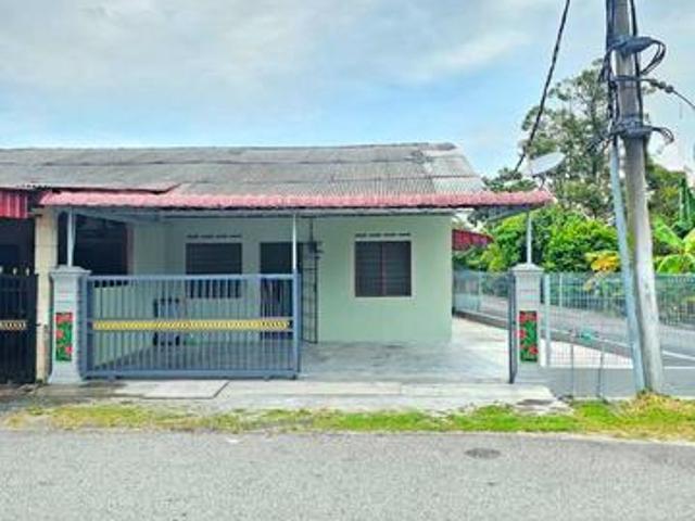 Terraced House for sale in Malaka