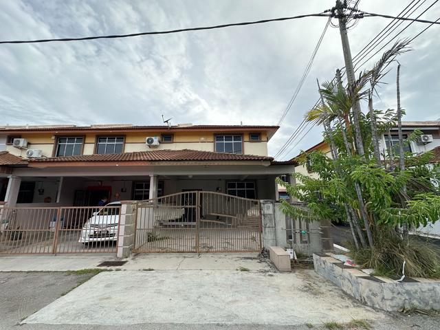 Terraced House for sale in Malaka