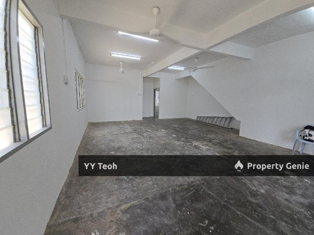Terraced House for sale in Malaka