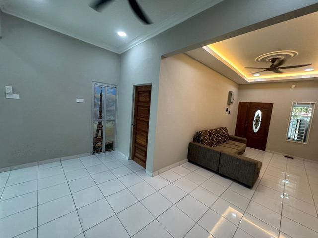 Terraced House for sale in Malaka