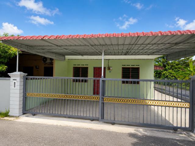 Terraced House for sale in Malaka
