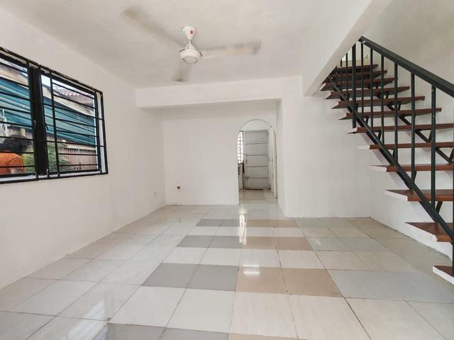 Terraced House for sale in Malaka