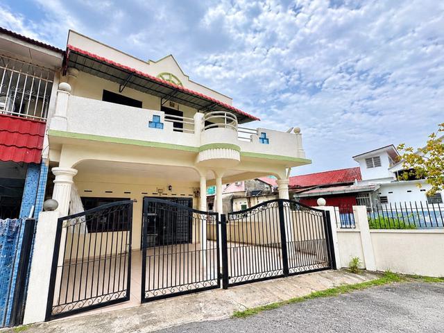 Terraced House for sale in Malaka