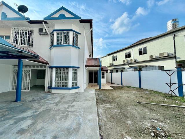 Terraced House for rent in Country Heights Damansara, Kuala Lumpur