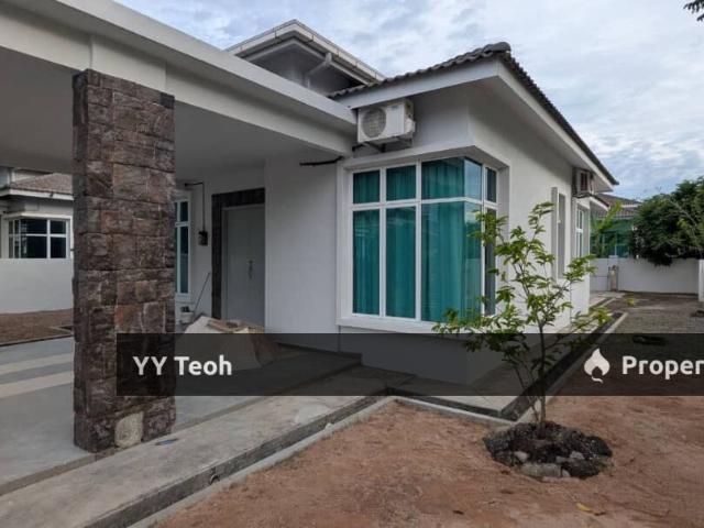 Bungalow for sale in Parit Melana, Malaka