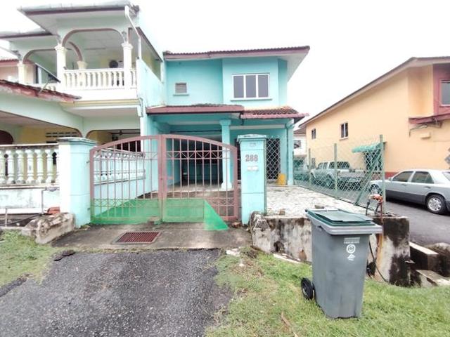 Terraced House for sale in Malaka
