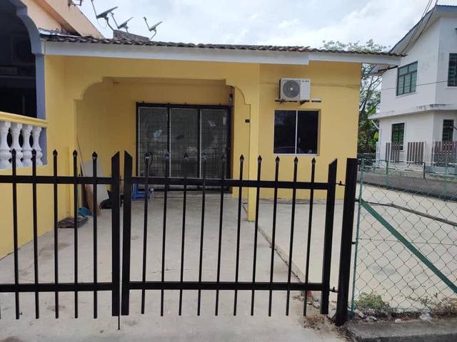 Terraced House for sale in Malaka