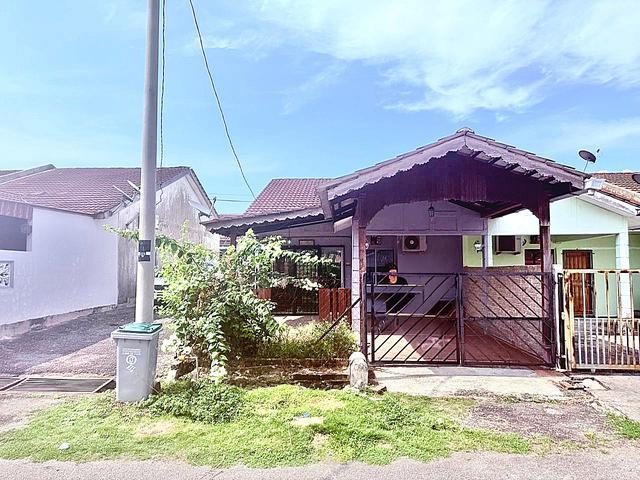 Terraced House for sale in Malaka