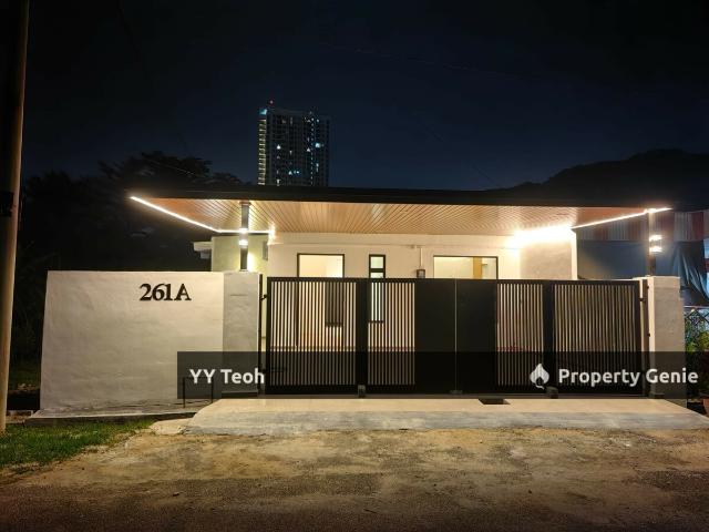 Terraced House for sale in Malaka