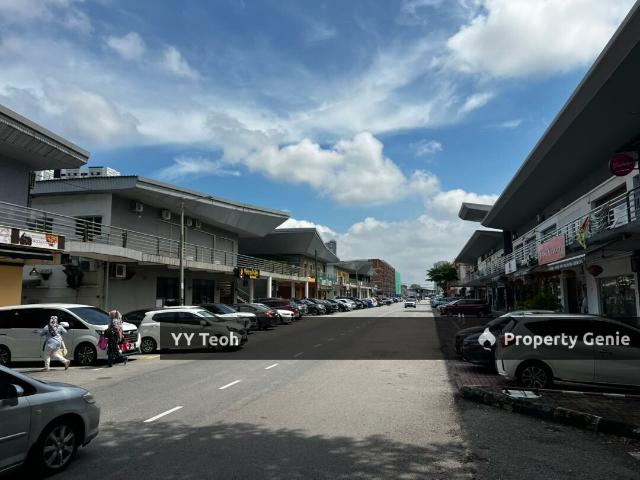 Shop for sale in Malaka