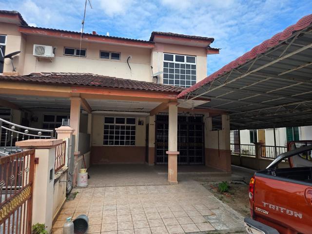 Terraced House for sale in Malaka