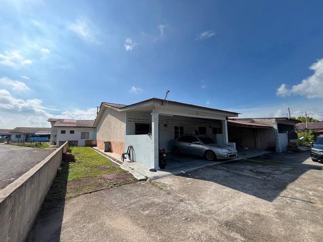 Terraced House for sale in Malaka