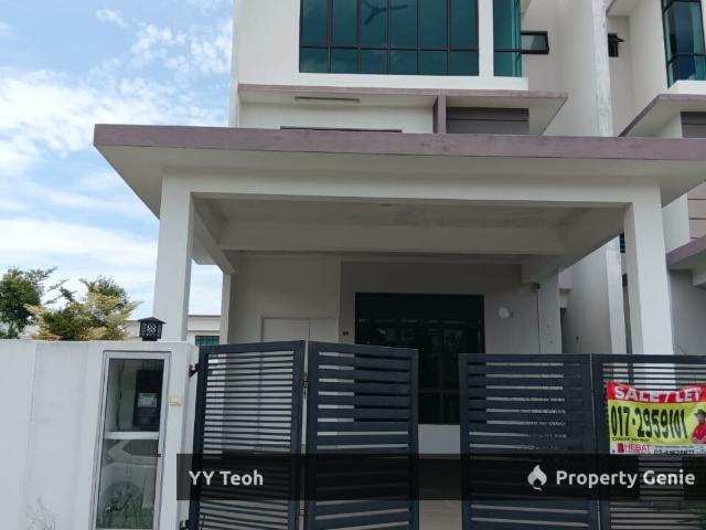 Terraced House for sale in Malaka