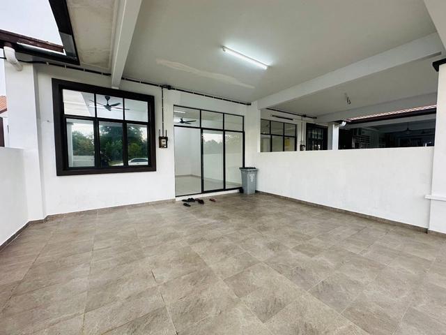 Terraced House for sale in Malaka