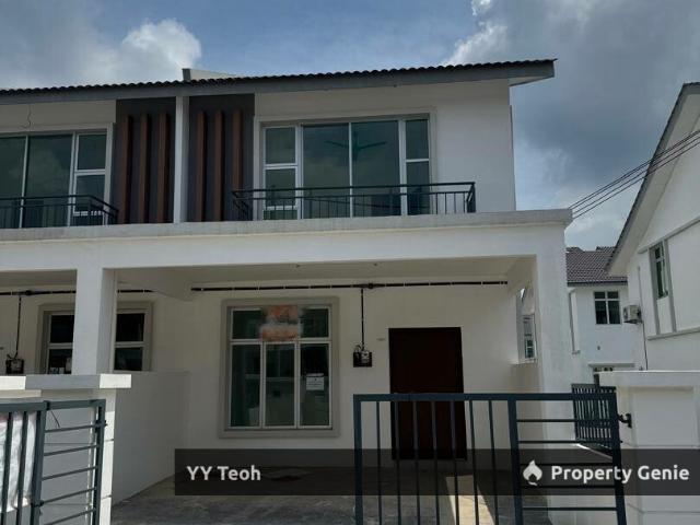Terraced House for sale in Malaka