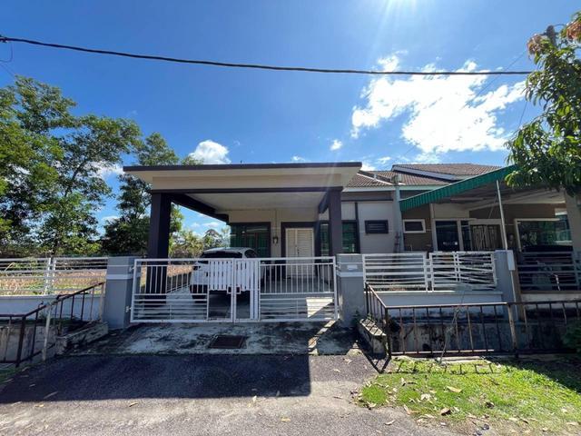 Terraced House for sale in Malaka
