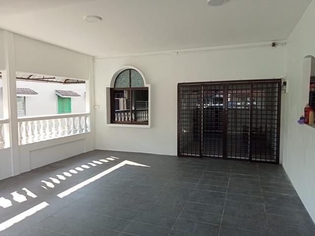 Terraced House for sale in Malaka