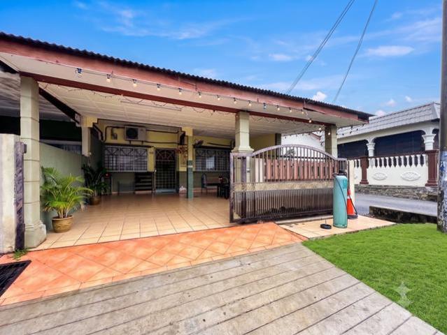 Terraced House for sale in Malaka