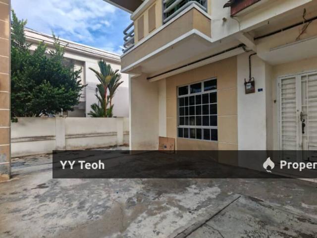 Terraced House for sale in Malaka