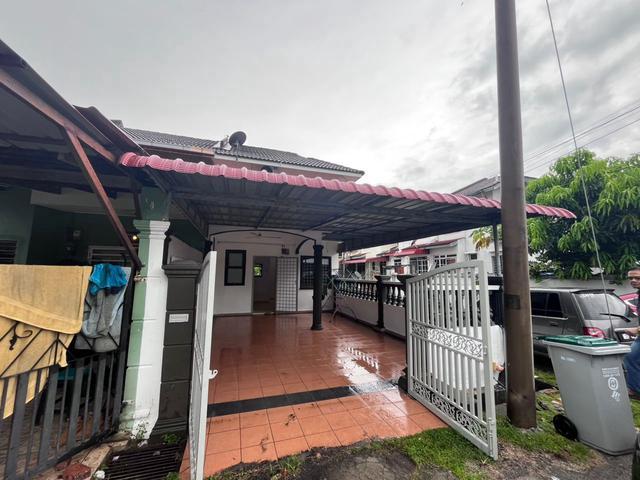 Terraced House for sale in Malaka