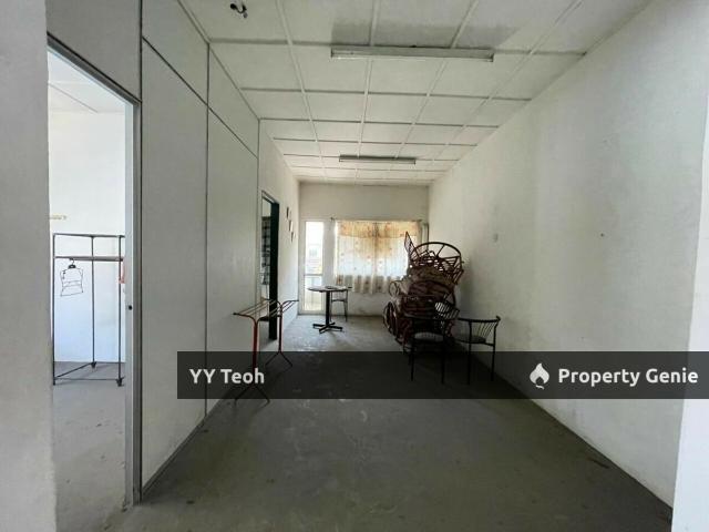 Shop Office for sale in Malaka