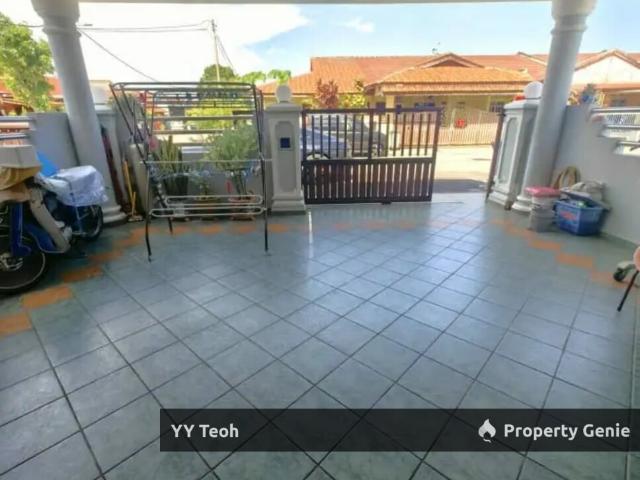 Terraced House for sale in Malaka
