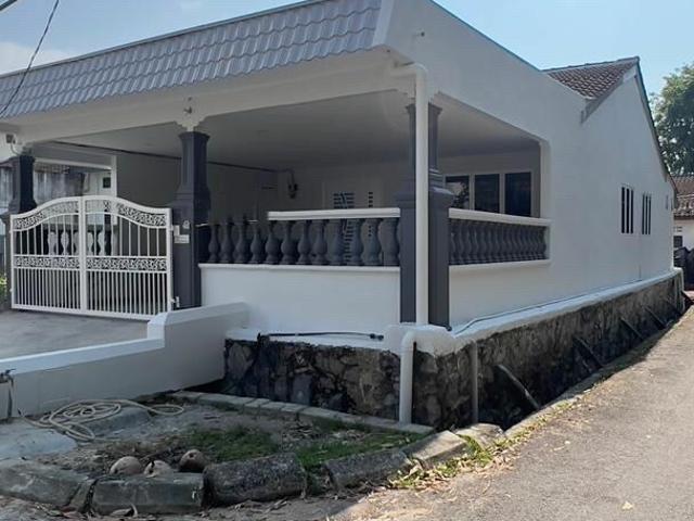Terraced House for sale in Malaka